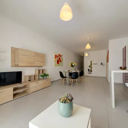 St Pauls's Bay 2 Bedroom & Penthouse Close To Promenade Lägenhet St. Paul's Bay