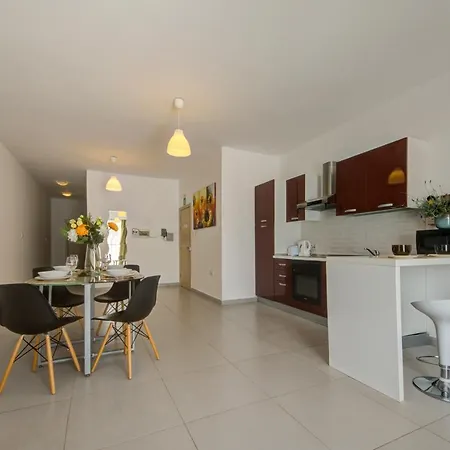 St Pauls's Bay 2 Bedroom & Penthouse Close To Promenade Сент-Полс-Бей