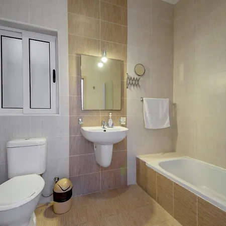 St Pauls's Bay 2 Bedroom & Penthouse Close To Promenade Апартаменты