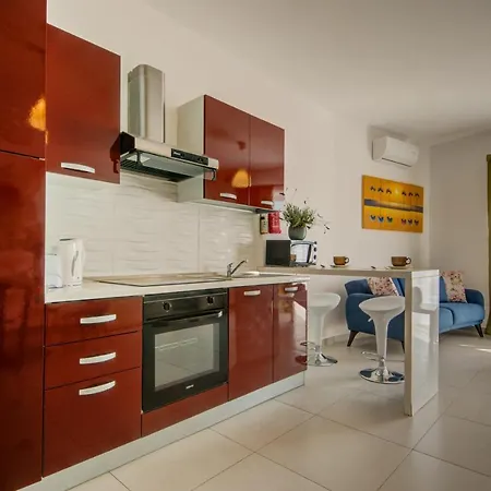 Апартаменты St Pauls's Bay 2 Bedroom & Penthouse Close To Promenade Сент-Полс-Бей