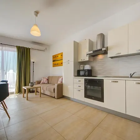 Apartament St Pauls's Bay 2 Bedroom & Penthouse Close To Promenade *