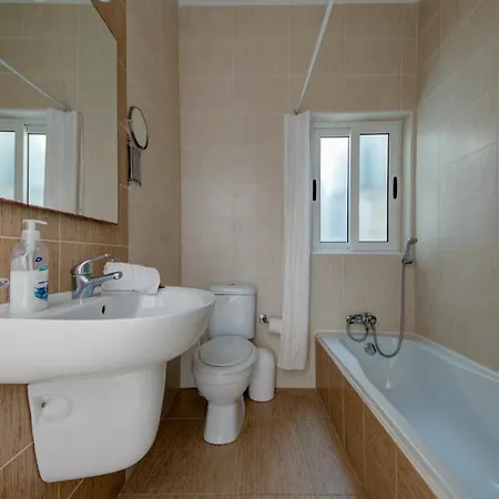 Апартаменты St Pauls's Bay 2 Bedroom & Penthouse Close To Promenade Сент-Полс-Бей