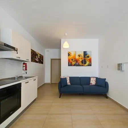 St Pauls's Bay 2 Bedroom & Penthouse Close To Promenade Apartament