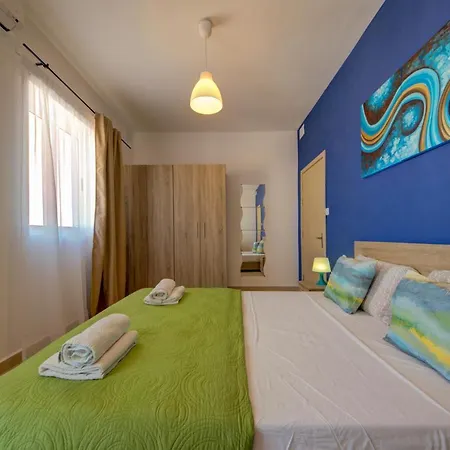 St Pauls's Bay 2 Bedroom & Penthouse Close To Promenade Apartament