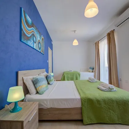 St Pauls's Bay 2 Bedroom & Penthouse Close To Promenade Lägenhet St. Paul's Bay