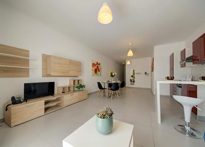 St Pauls's Bay 2 Bedroom & Penthouse Close To Promenade Daire St. Paul's Bay