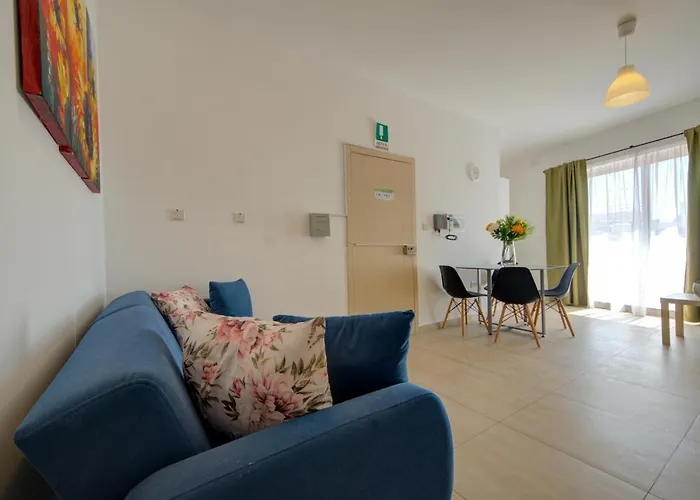 St Pauls's Bay 2 Bedroom & Penthouse Close To Promenade * St. Paul's Bay