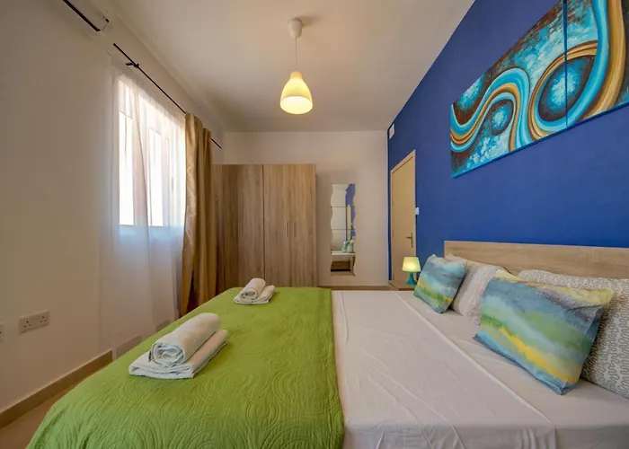 St Pauls's Bay 2 Bedroom & Penthouse Close To Promenade Daire