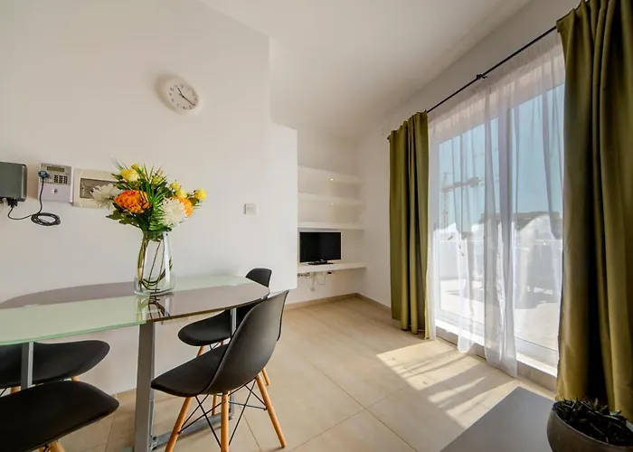 Daire St Pauls's Bay 2 Bedroom & Penthouse Close To Promenade