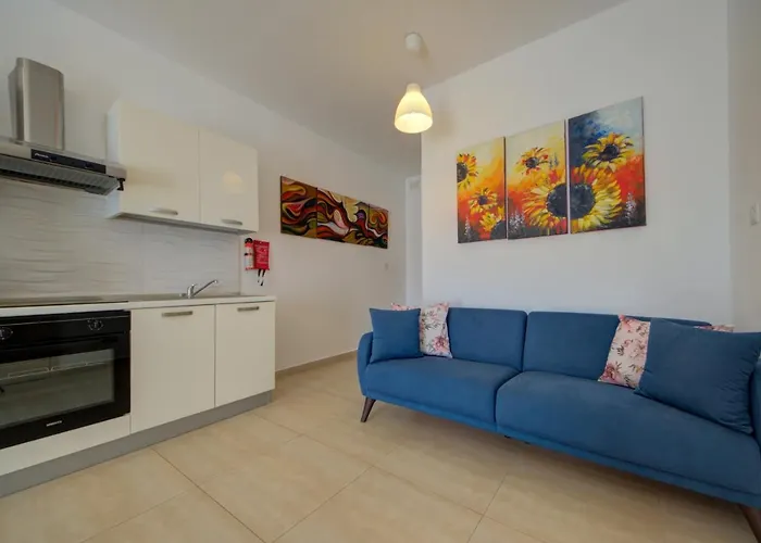 St Pauls's Bay 2 Bedroom & Penthouse Close To Promenade Daire